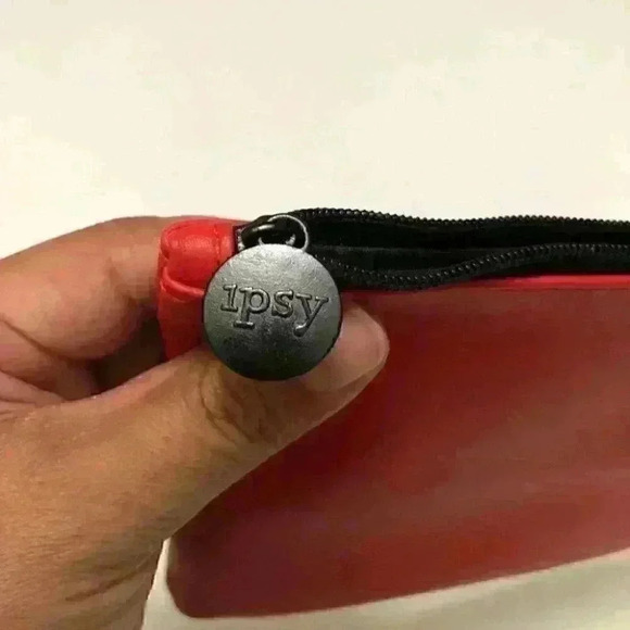 IPSY RED MAKEUP BAG - Picture 5 of 8